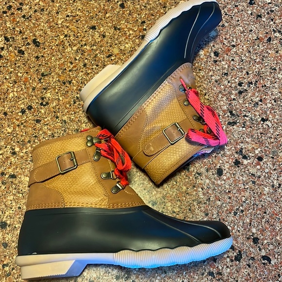 Winter Boots - Picture 4 of 7